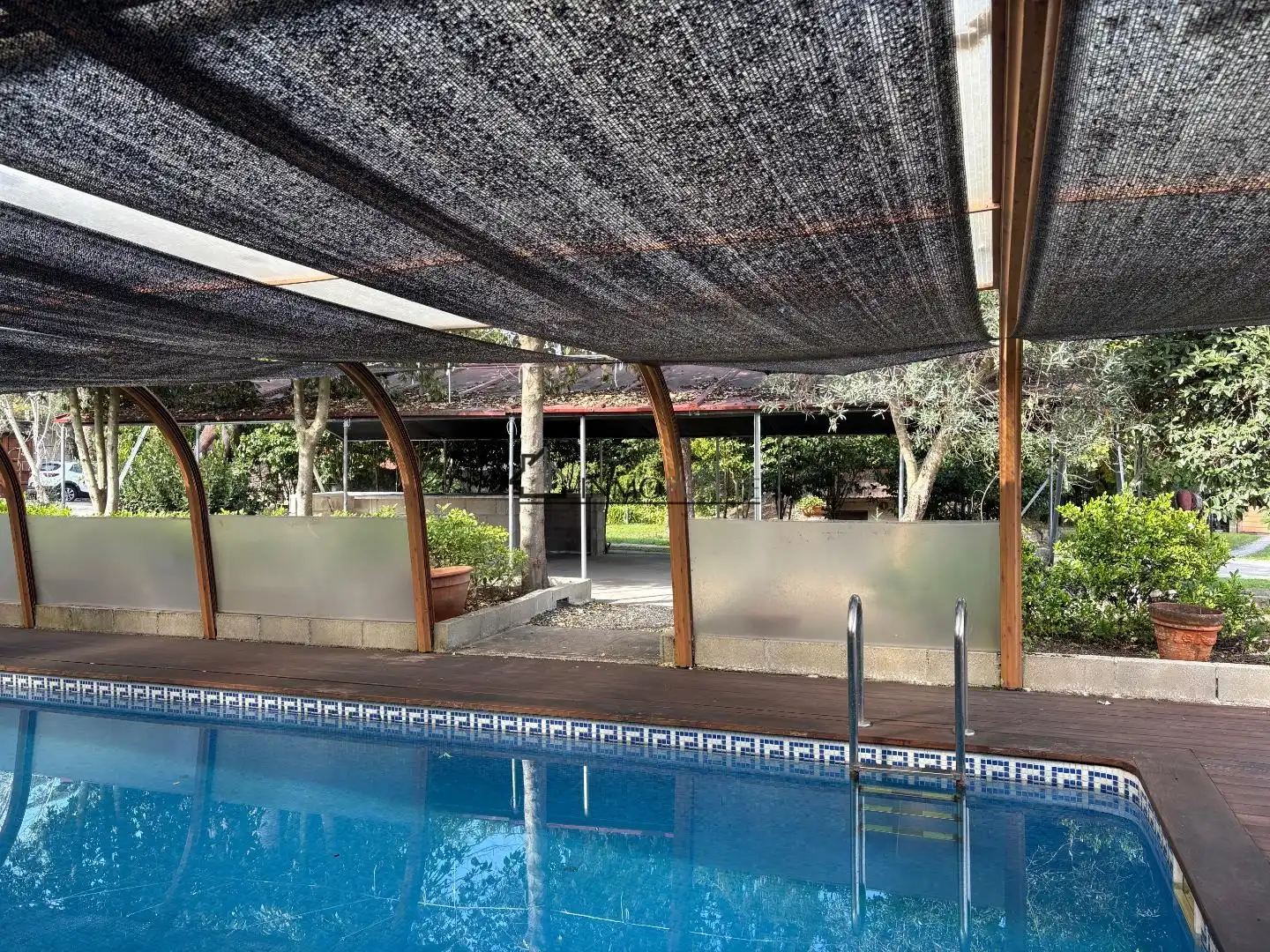 Piscina de Casa o xalet en venda en Pontevedra Capital  amb Jardí privat