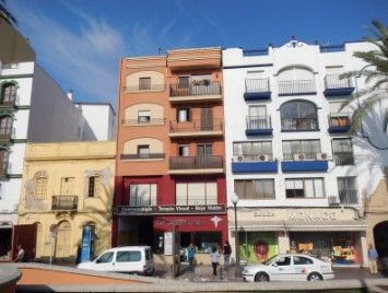 Vista exterior de Pis en venda en La Línea de la Concepción