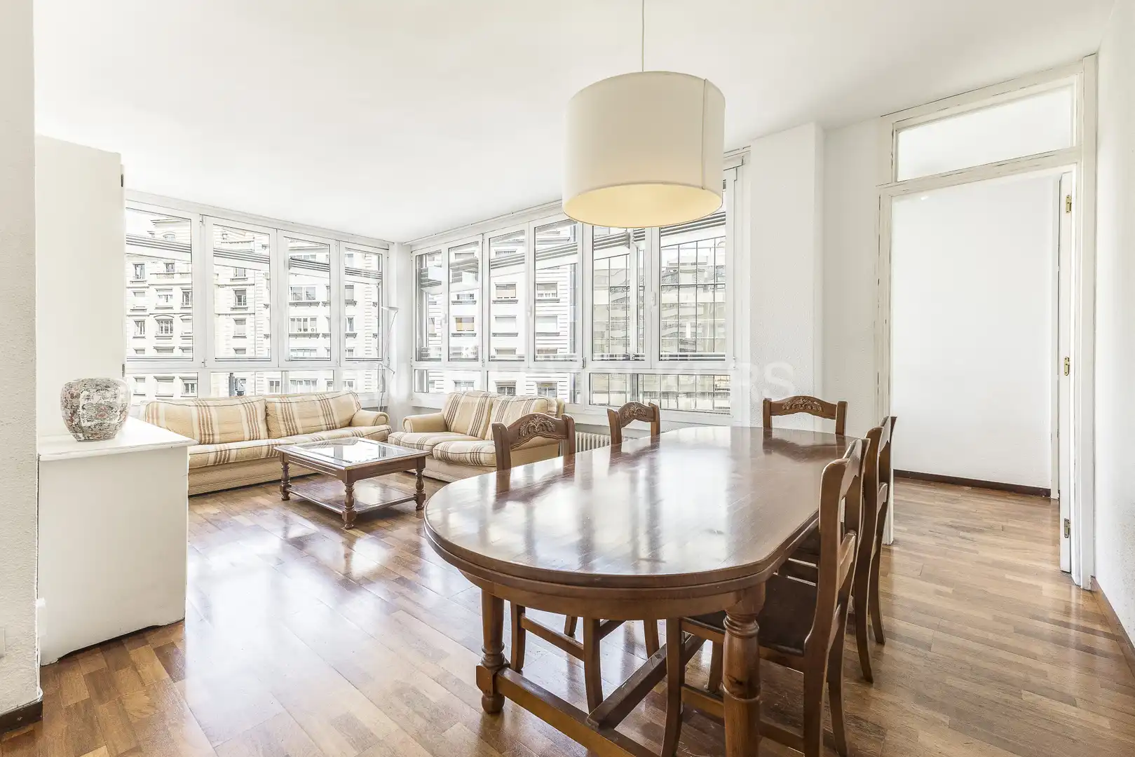 Vista exterior de Piso en venta en Barcelona con Calefacción y Parquet