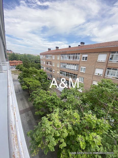 Vista exterior de Piso en venta en Vitoria - Gasteiz con Calefacción, Parquet y Trastero