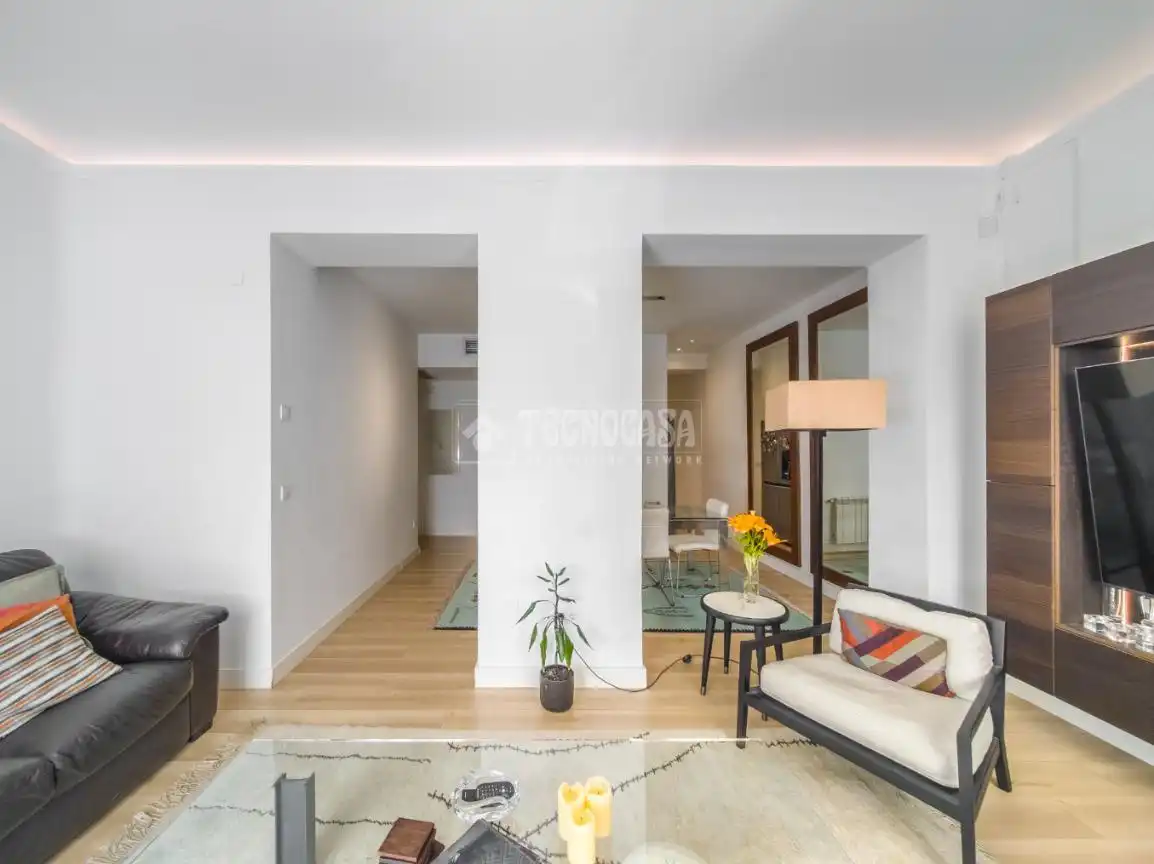 Living room of Flat for sale in Madrid  with Air Conditioner and Heating
