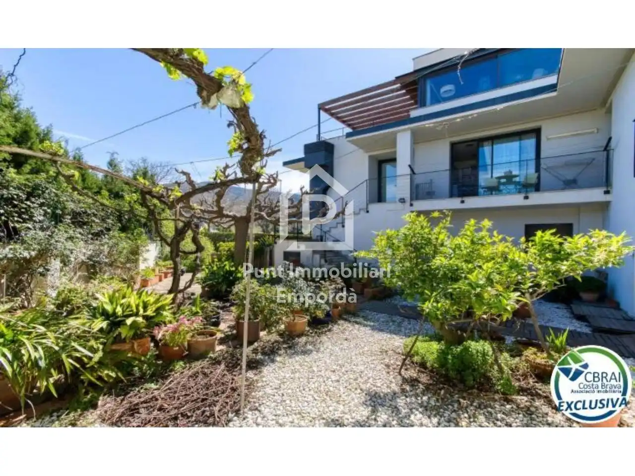 Casa amb jardí en venda a Calle Nuria, imagen 2