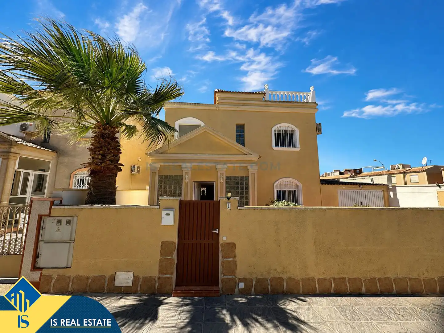 Detached house with garden for sale in Nueva Torrevieja - Aguas Nuevas