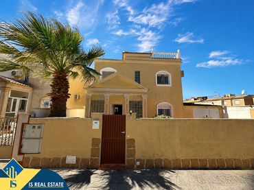 Detached house with garden for sale in Nueva Torrevieja - Aguas Nuevas