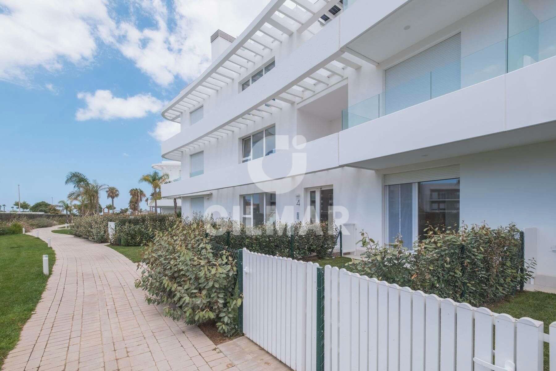 Vista exterior de Pis de lloguer en Chipiona amb Aire condicionat, Jardí privat i Moblat