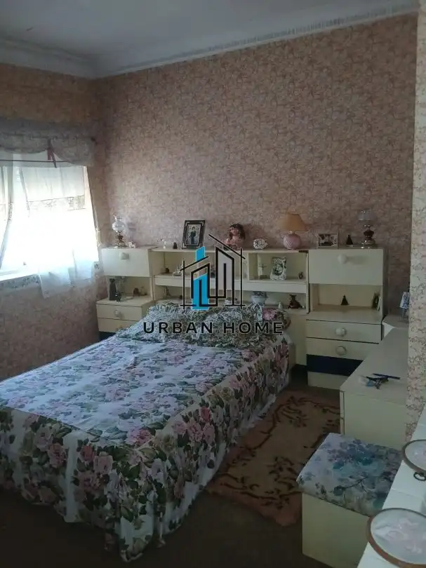 Dormitori de Casa o xalet en venda en León Capital  amb Calefacció i Jardí privat