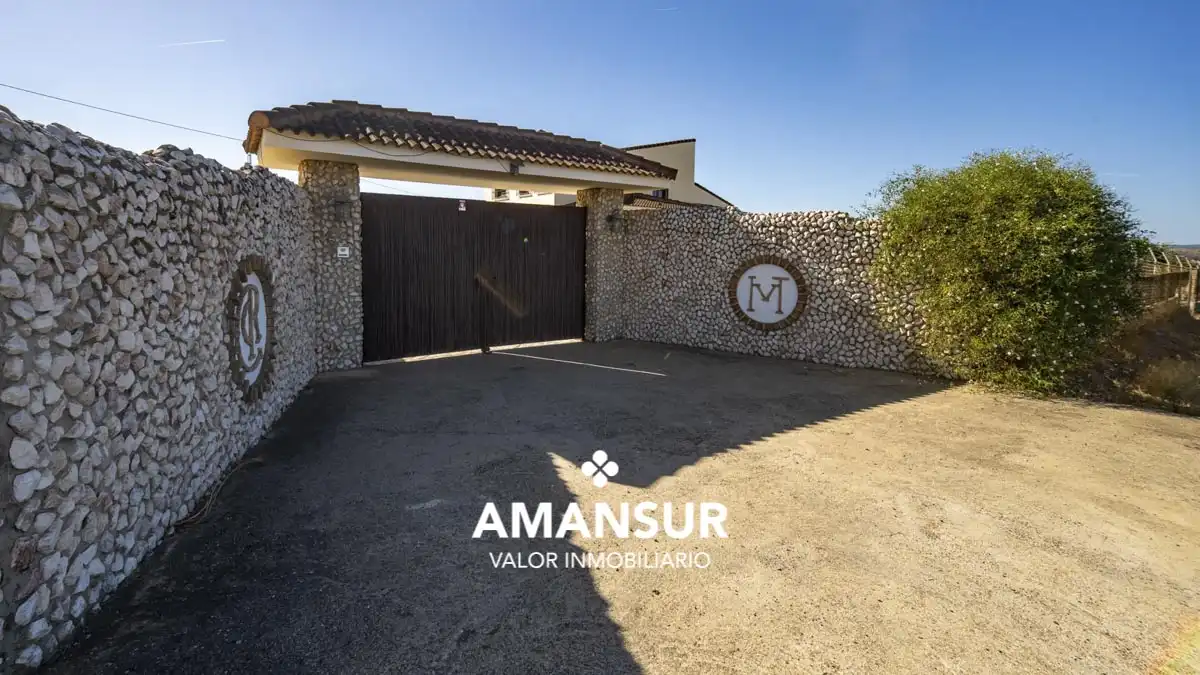 Vista exterior de Casa o xalet en venda en Villarrasa amb Aire condicionat, Calefacció i Jardí privat