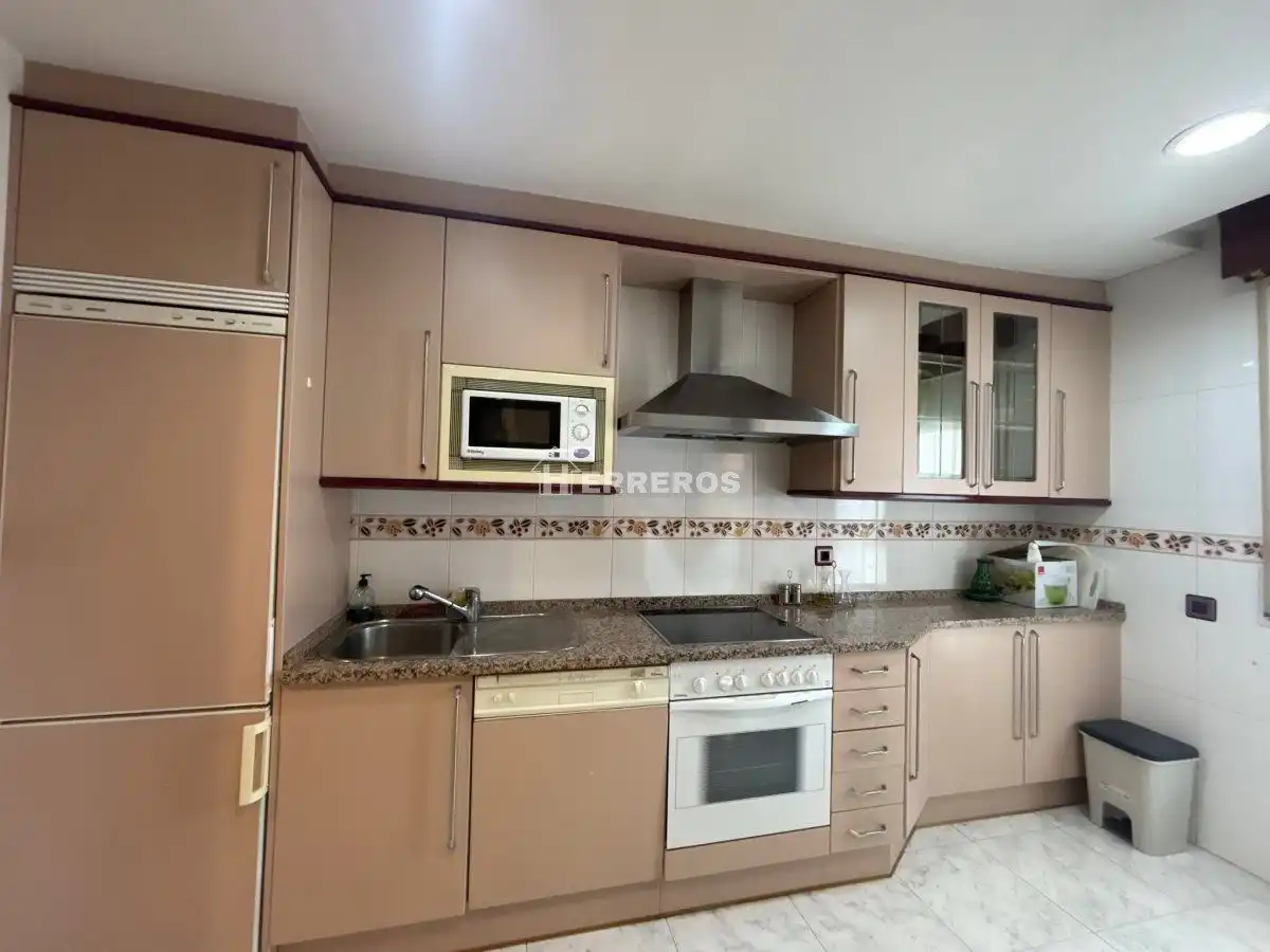 Kitchen of Flat for sale in  Logroño  with Heating, Parquet flooring and Terrace