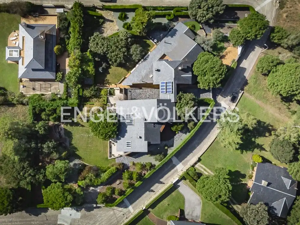 Außenansicht von Country house zum Verkauf in Seva mit Klimaanlage, Heizung und Privatgarten