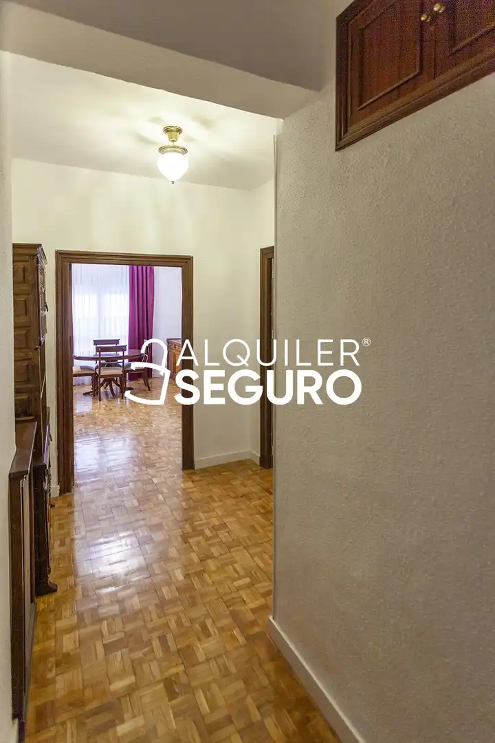 Schlafzimmer von Wohnung zur Miete in Madrid mit Heizung und Möbliert
