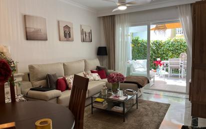 Sala d'estar de Apartament en venda en Marbella amb Aire condicionat, Terrassa i Piscina