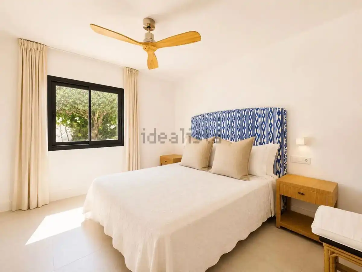Dormitori de Casa o xalet de lloguer en Estepona amb Aire condicionat, Jardí privat i Terrassa
