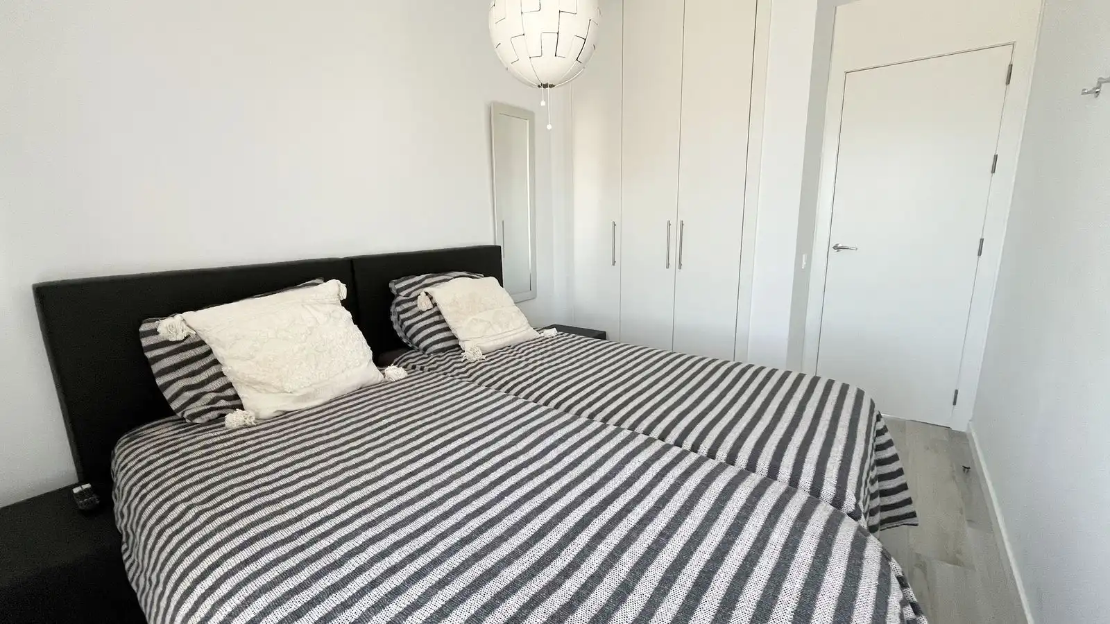 Habitación de Ático en venta en Estepona con Aire acondicionado, Terraza y Trastero