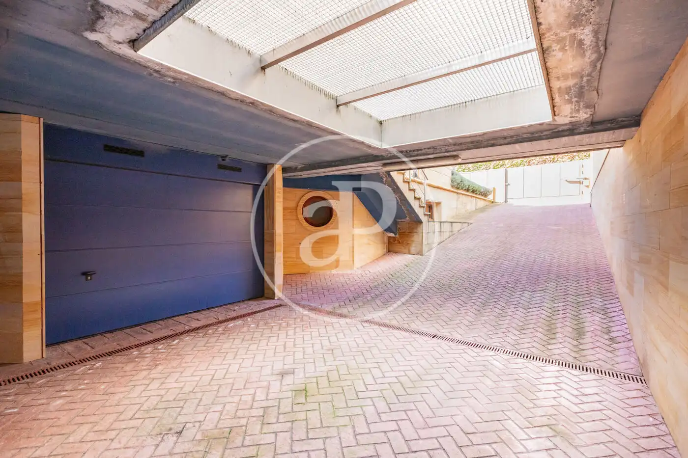 Parking de Casa o chalet en venta en Madrid con Aire acondicionado, Calefacción y Jardín privado