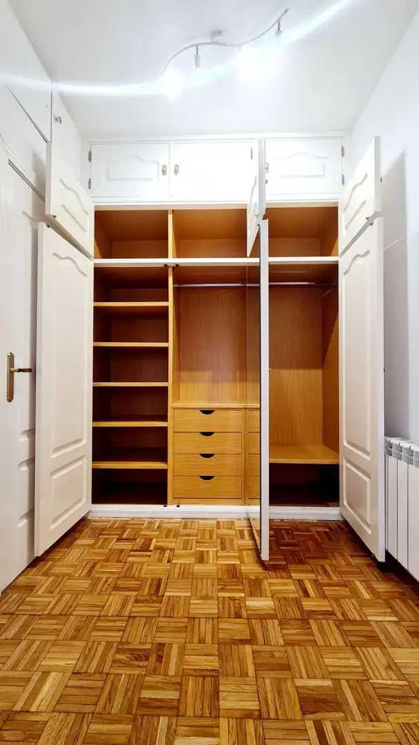 Schlafzimmer von Wohnung zur Miete in Madrid mit Klimaanlage