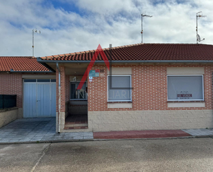 Vista exterior de Casa adosada en venda en Nava de la Asunción