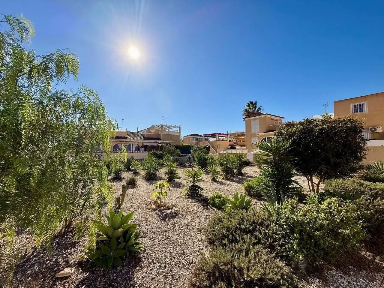 Vista exterior de Casa o xalet en venda en Orihuela amb Calefacció, Jardí privat i Piscina