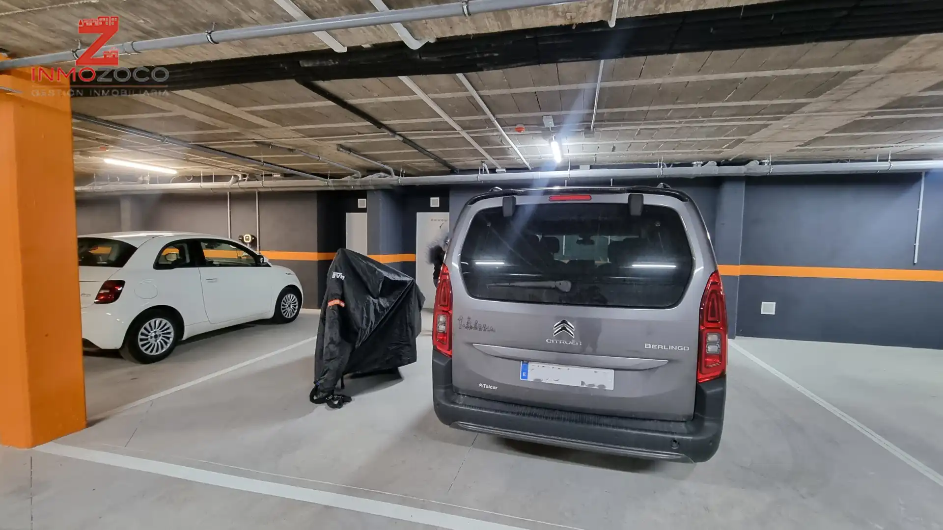 Parking de Casa adosada en venta en Las Rozas de Madrid con Calefacción, Jardín privado y Terraza