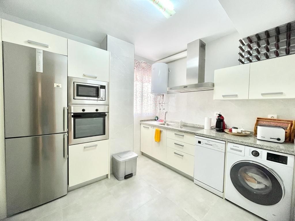 Kitchen of Flat to rent in  Granada Capital  with Air Conditioner and Heating