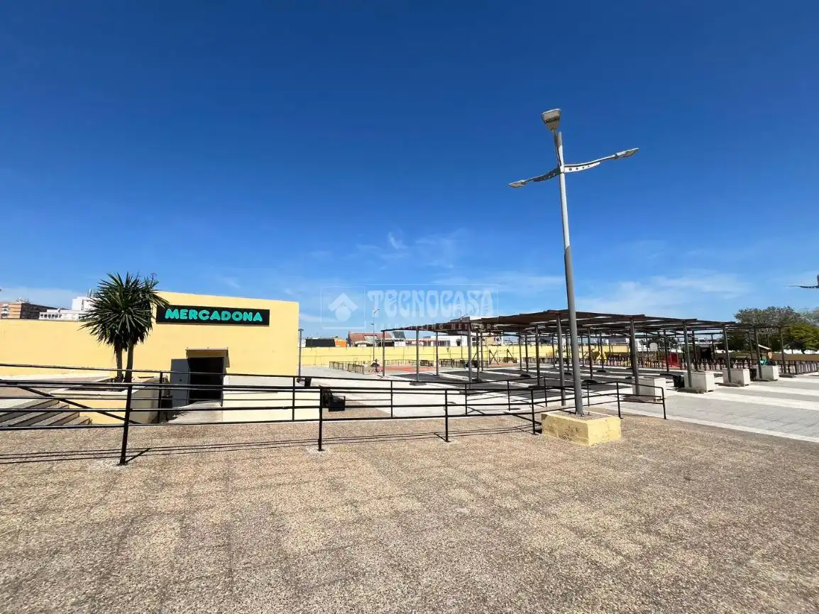 Vista exterior de Piso en venta en San Juan de Aznalfarache