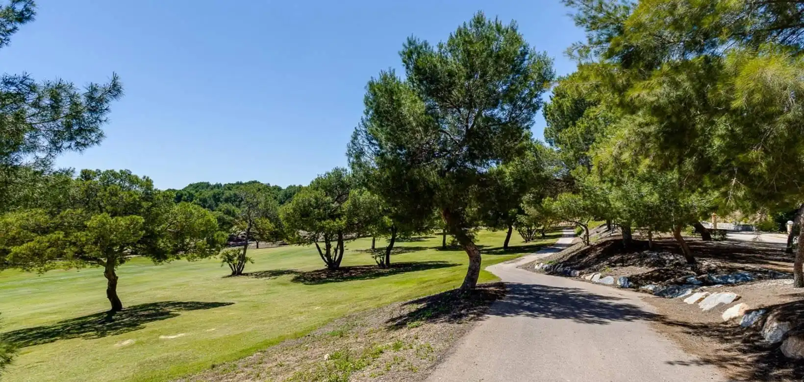 Vista exterior de Casa o xalet en venda en Orihuela amb Aire condicionat, Calefacció i Jardí privat