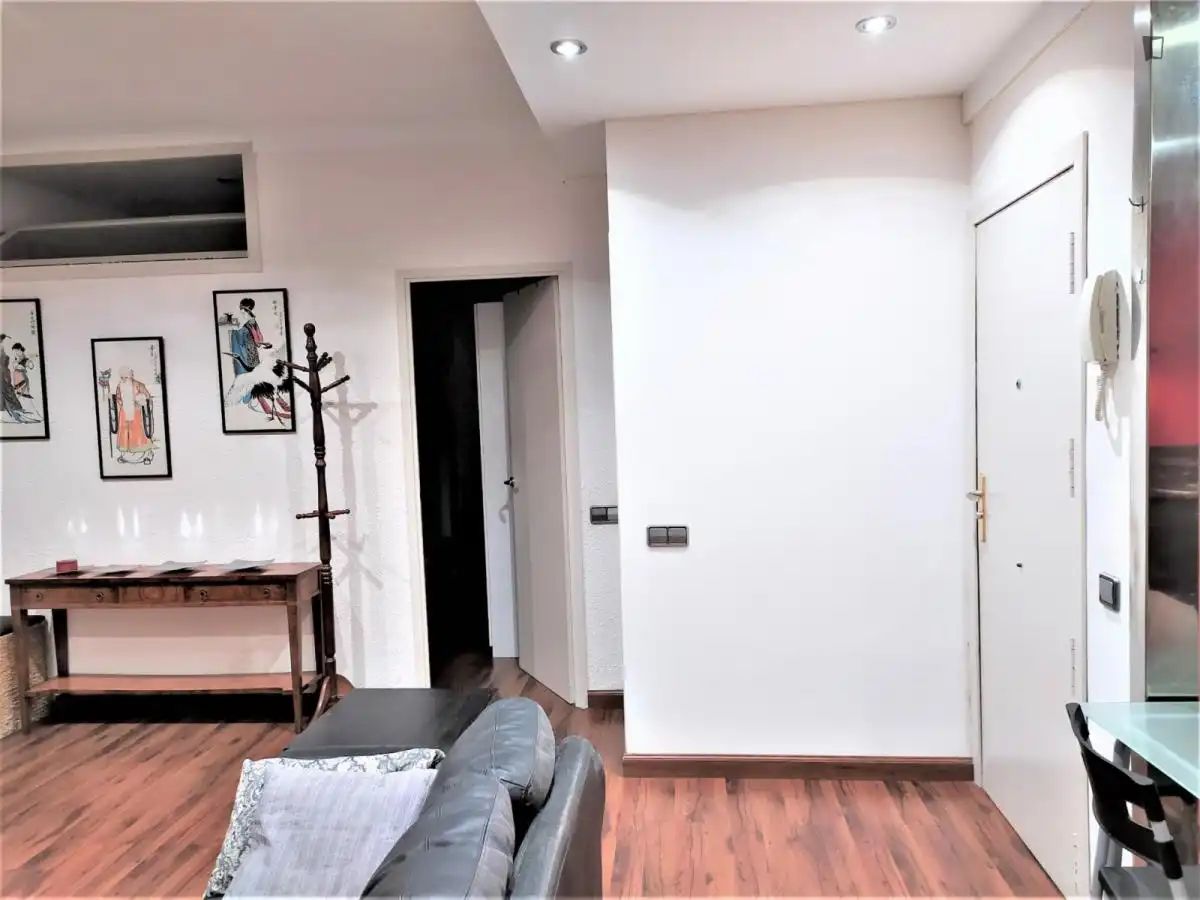 Study for rent in Barcelona  with Air Conditioner, Heating and Furnished