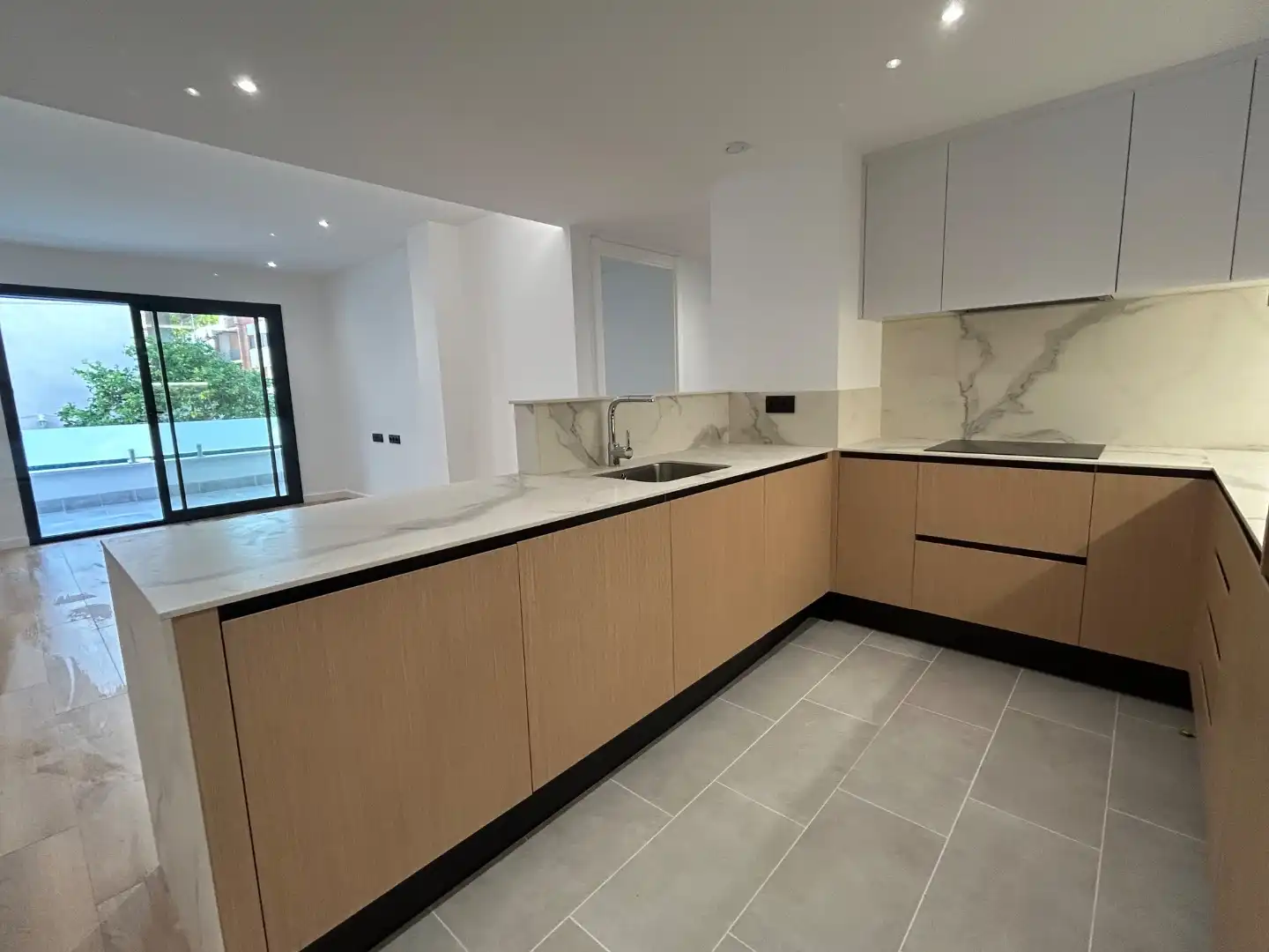 Kitchen of Flat for rent in Marítim