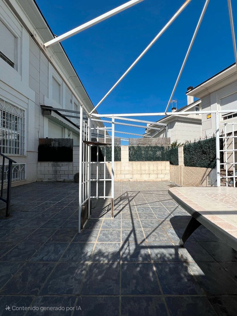 Garden of House or chalet for sale in Velilla de San Antonio  with Air Conditioner, Heating and Storage room