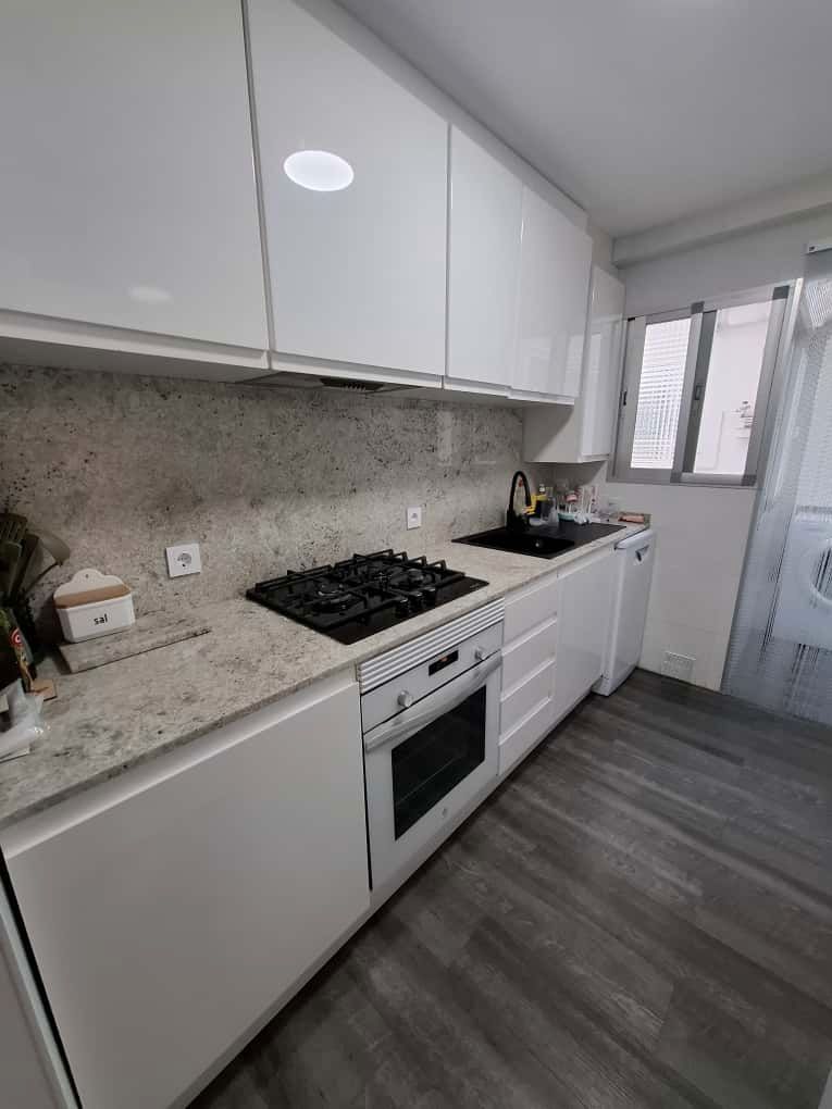 Kitchen of Flat for sale in  Valencia Capital  with Air Conditioner, Parquet flooring and Oven