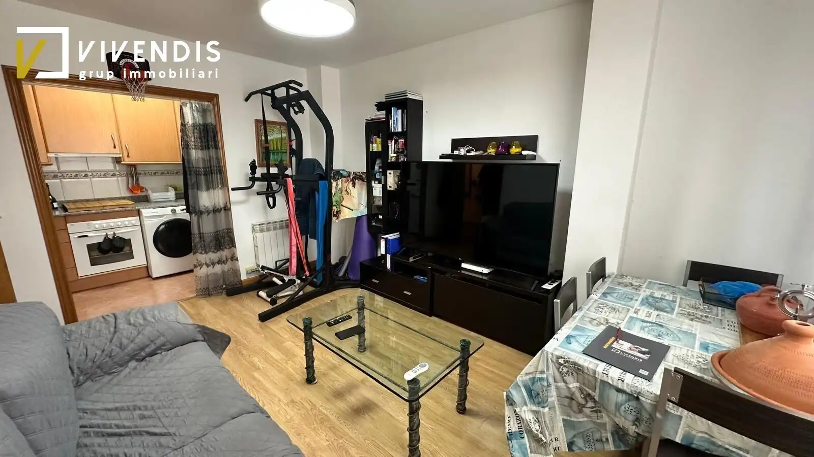 Sala d'estar de Pis en venda en Lleida amb Calefacció, Parquet i Moblat