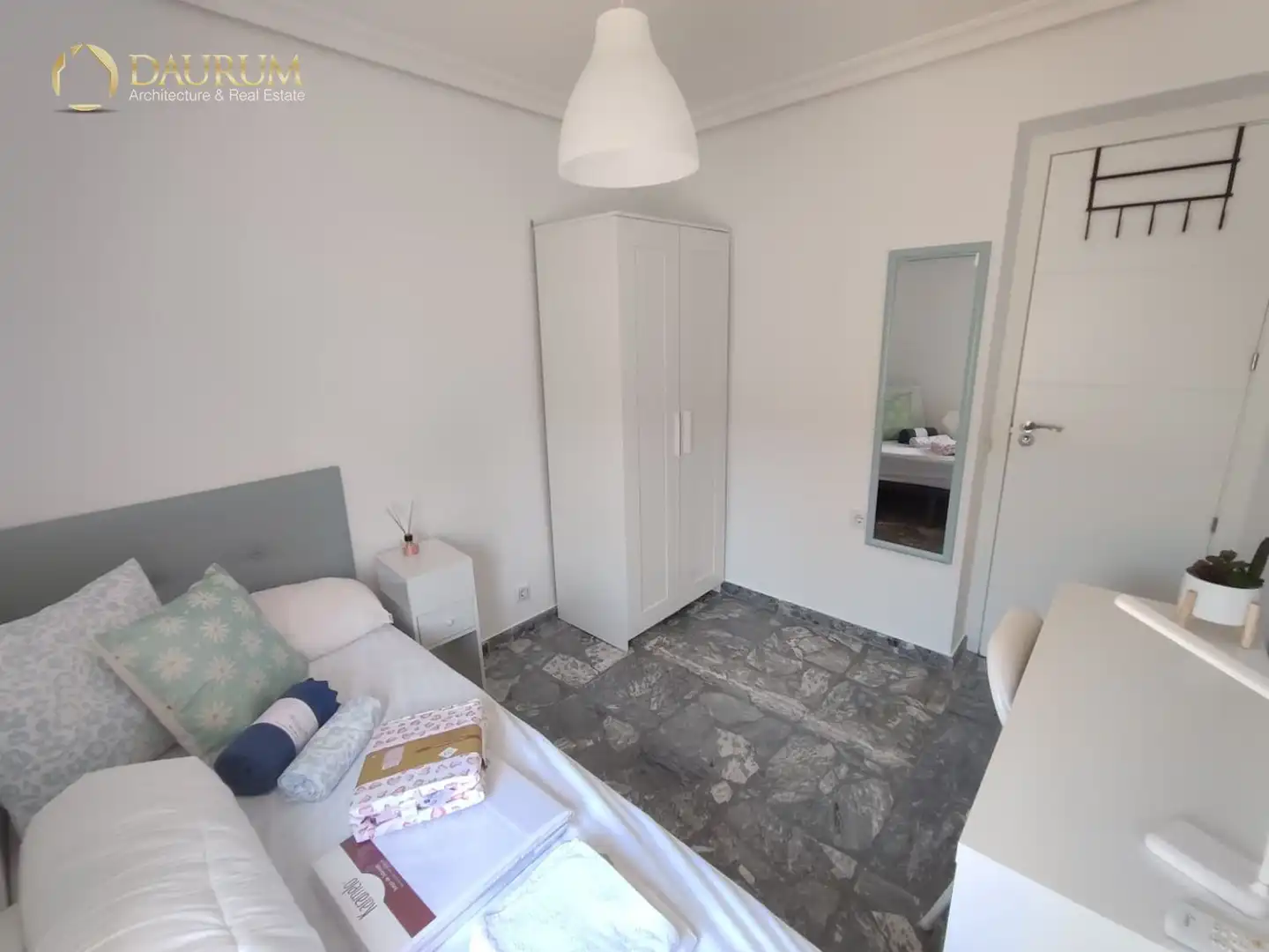 Bedroom of Flat for sale in Sevilla  with Air Conditioner and Furnished