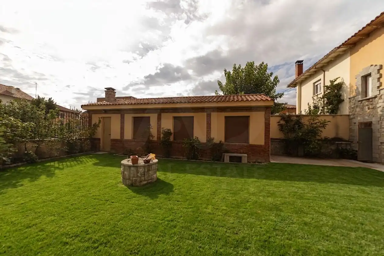 Jardín de Casa o chalet en venta en León Capital  con Calefacción