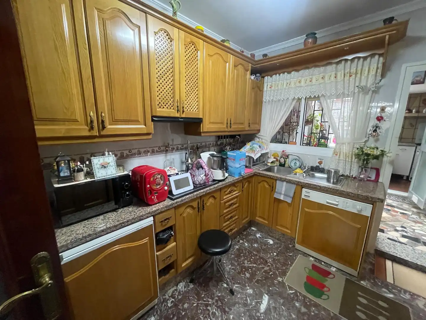 Kitchen of Detached homes for sale in Málaga  with Air Conditioner, Terrace and Balcony