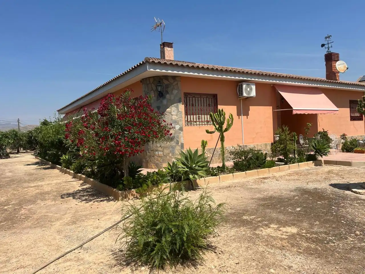 Vista exterior de Casa o chalet en venta en Alicante / Alacant con Aire acondicionado, Jardín privado y Terraza