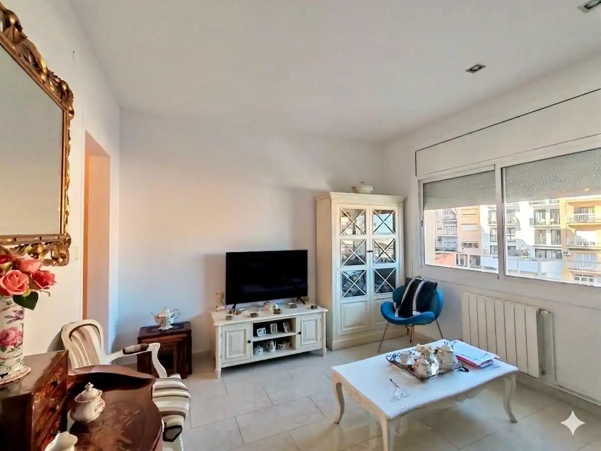 Sala d'estar de Planta baixa en venda en Barcelona amb Calefacció i Moblat