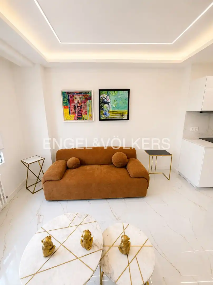 Living room of Flat for sale in Madrid  with Air Conditioner, Heating and Furnished