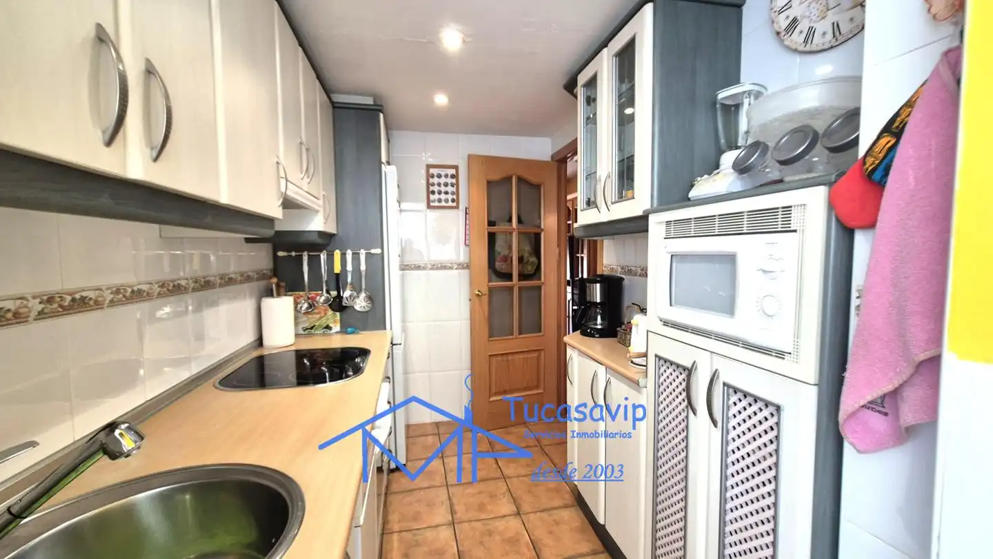 Cocina de Piso en venta en Pelayos de la Presa con Terraza y Piscina