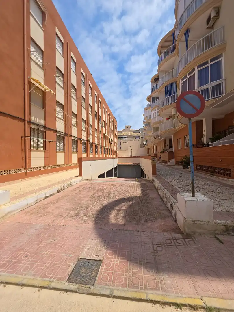 Parkplatz von Wohnung zum Verkauf in Torrevieja mit Klimaanlage, Heizung und Terrasse