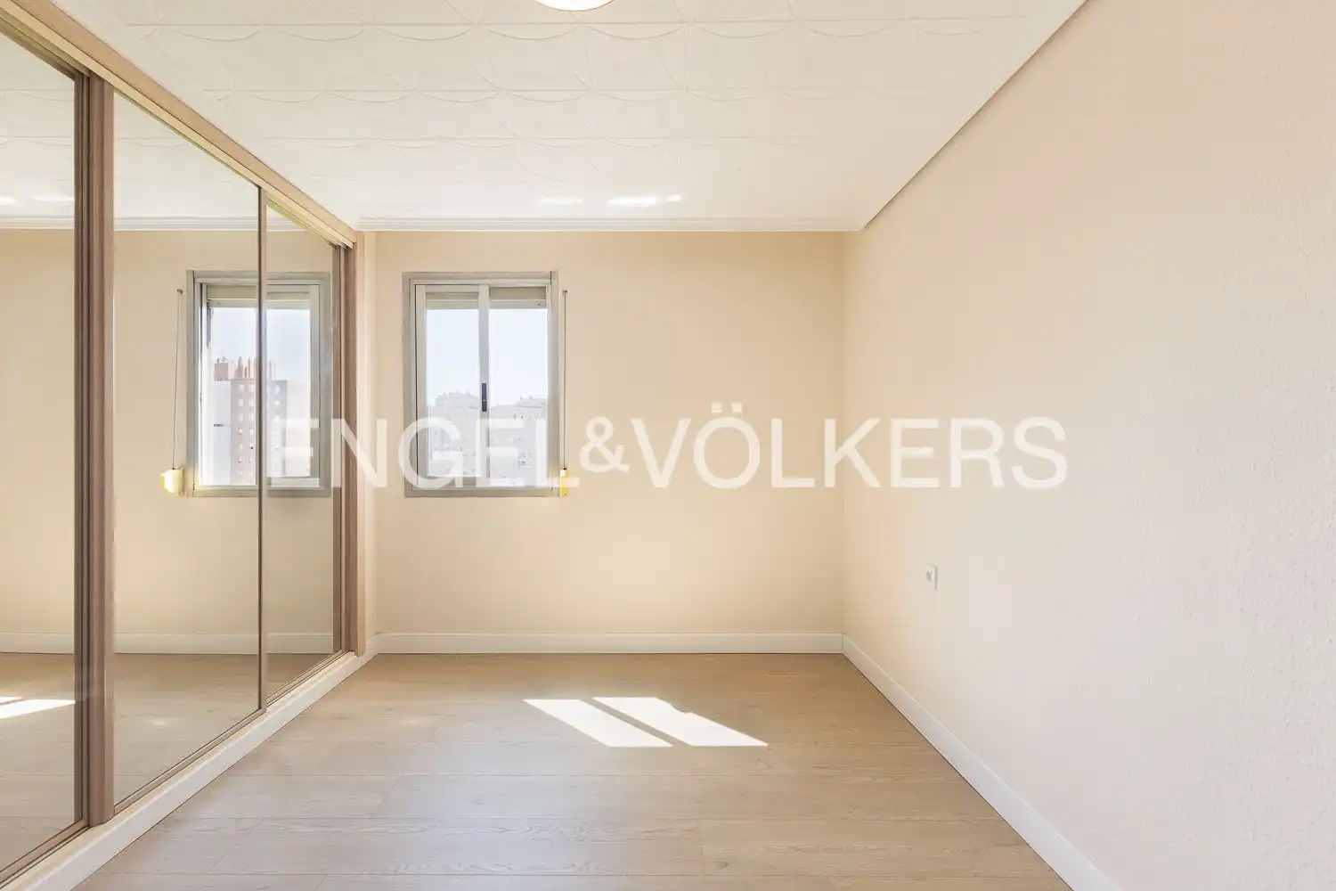 Habitación de Piso de alquiler en Valencia con Aire acondicionado y Calefacción