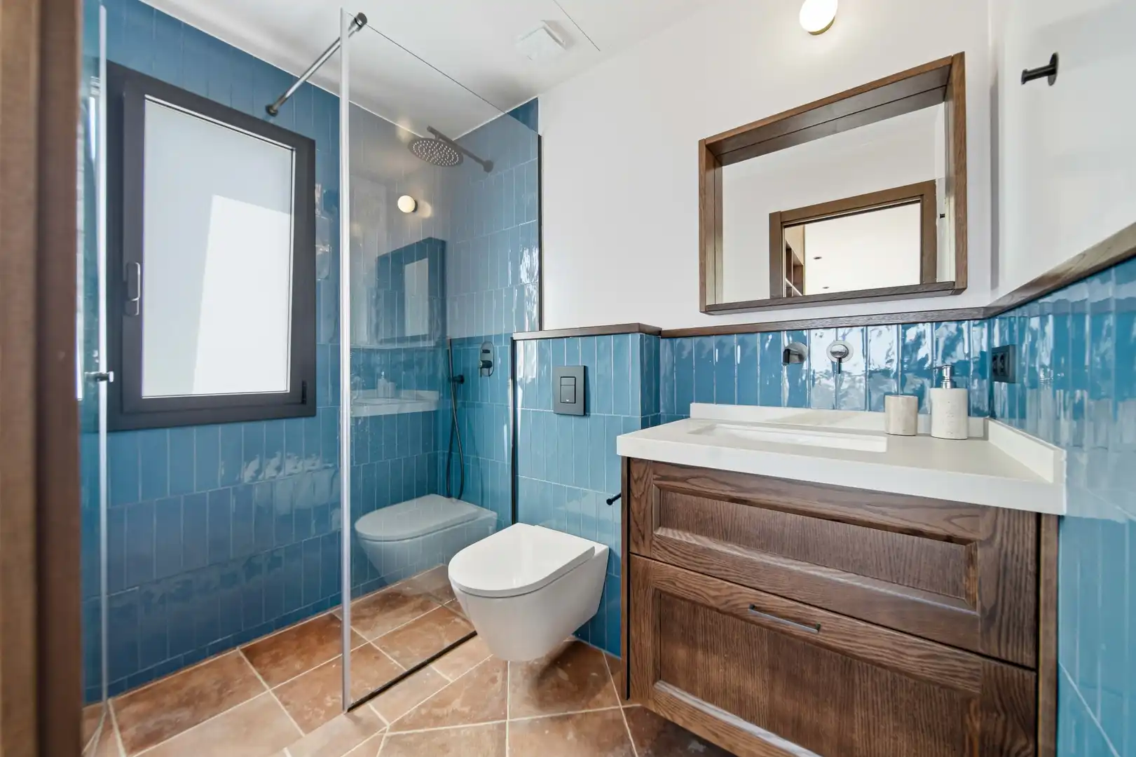 Badezimmer von Einfamilien-Reihenhaus zum Verkauf in Cadaqués mit Privatgarten, Terrasse und Schwimmbad