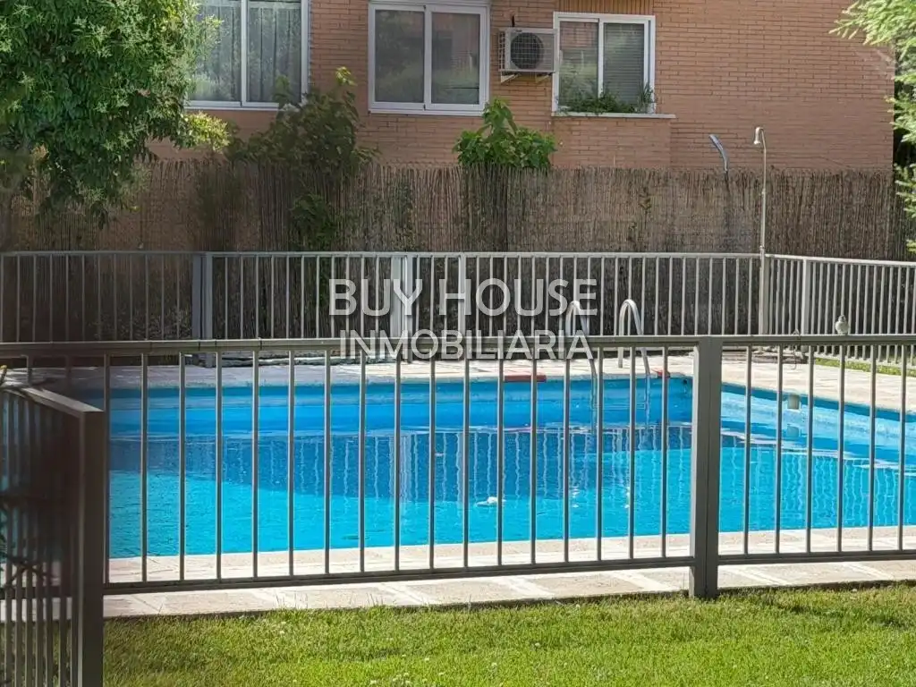 Piscina de Piso en venta en Illescas