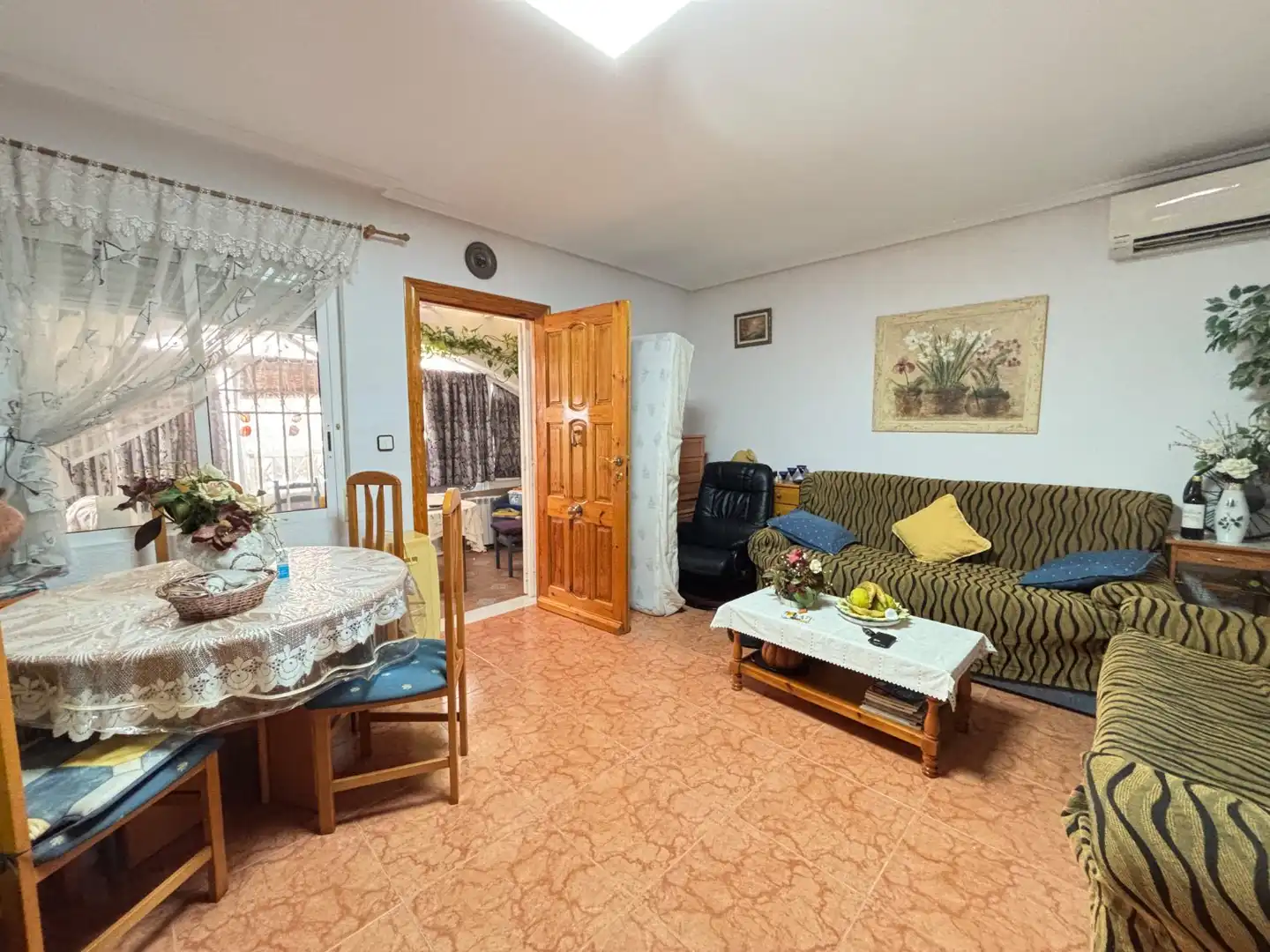 Sala d'estar de Casa o xalet en venda en Orihuela amb Aire condicionat, Traster i Piscina