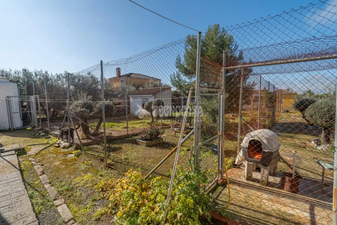 Jardí de Finca rústica en venda en Linares amb Aire condicionat, Terrassa i Traster