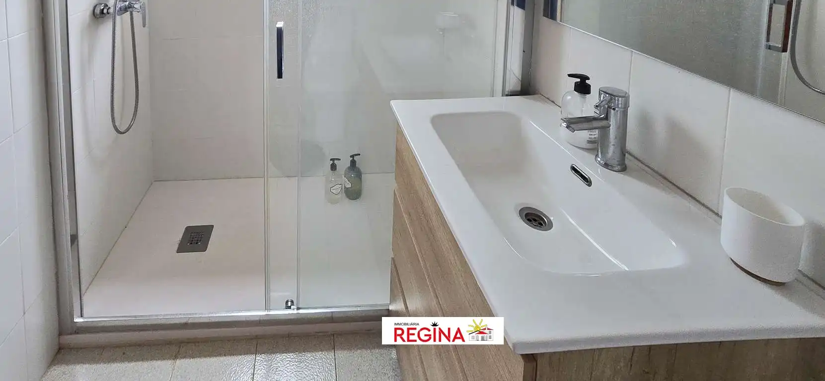 Baño de Casa adosada en venta en L'Escala con Aire acondicionado, Terraza y Amueblado