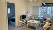 Living room of Flat to rent in  Madrid Capital  with Air Conditioner, Heating and Furnished