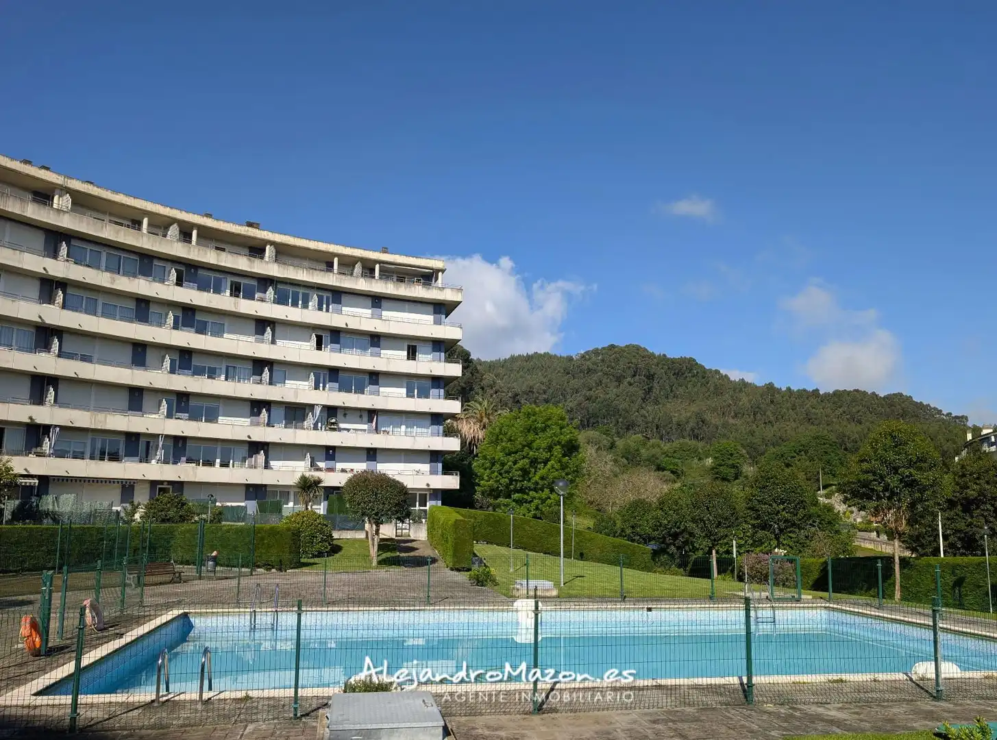 Piscina de Piso en venta en Castro-Urdiales con Calefacción, Jardín privado y Terraza