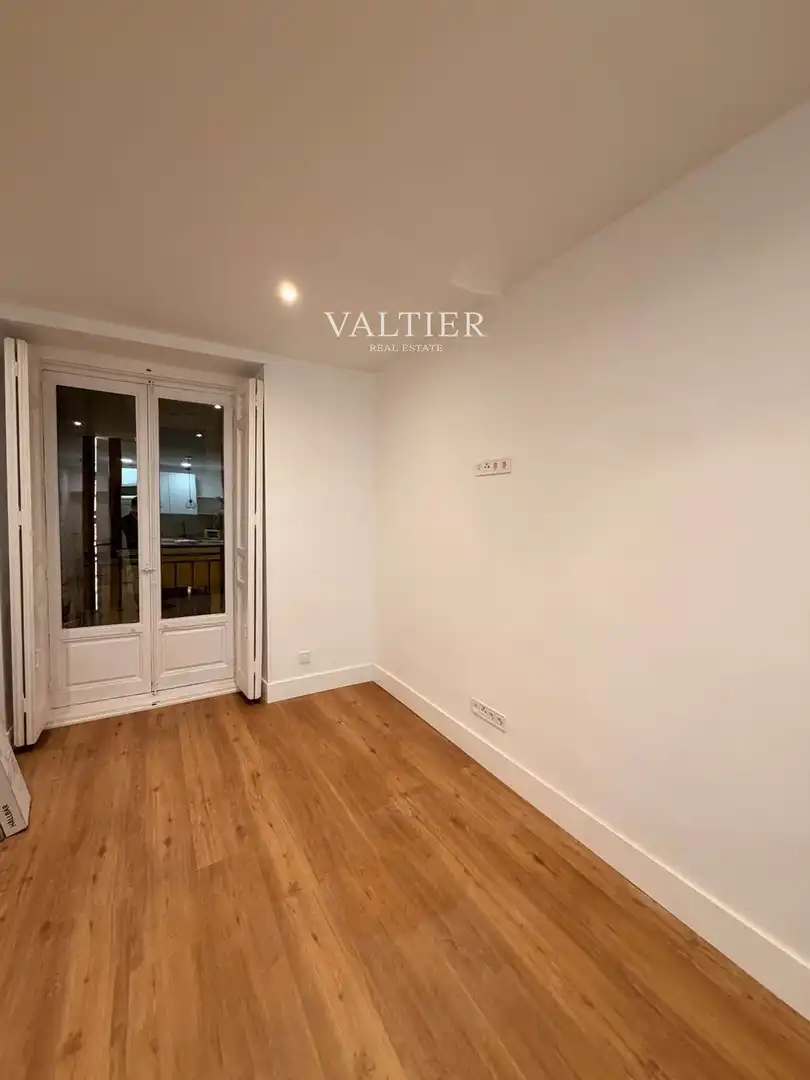 Bedroom of Flat for rent in  Madrid Capital  with Air Conditioner, Heating and Terrace