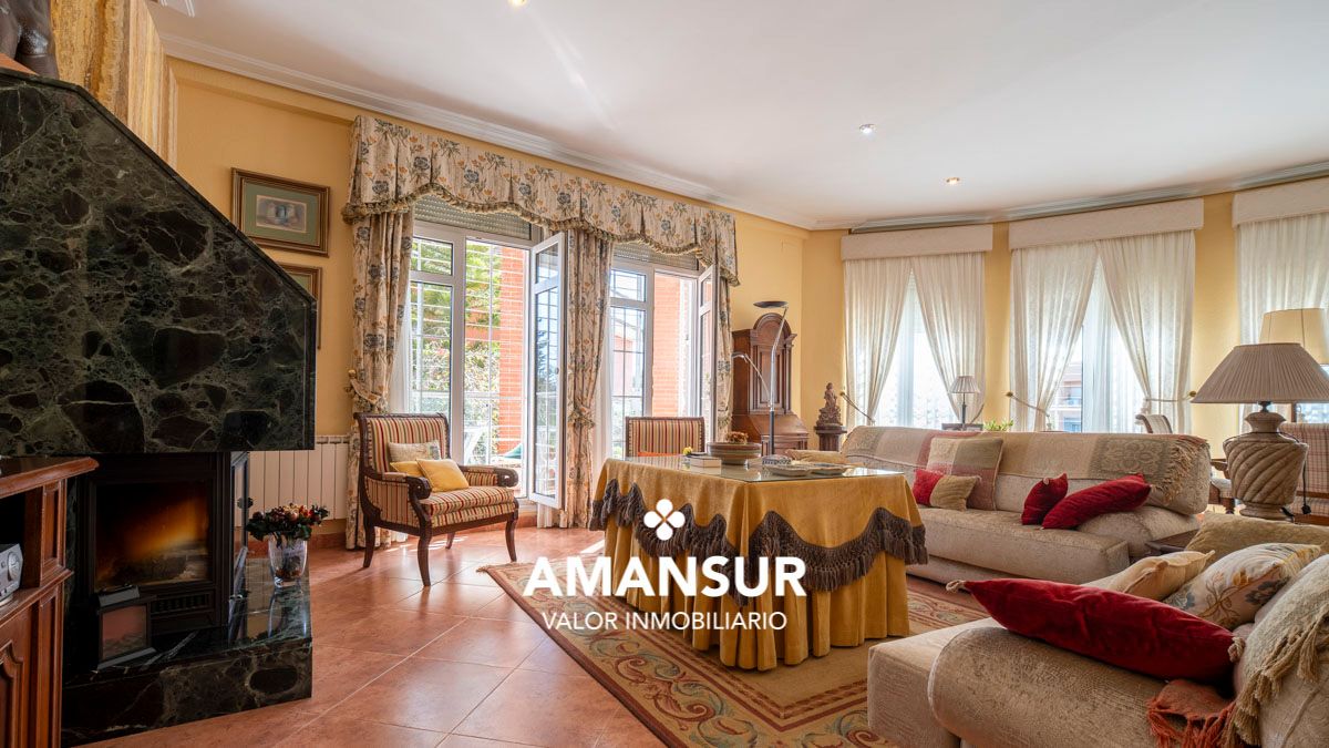 Sala d'estar de Casa o xalet en venda en  Huelva Capital amb Calefacció, Jardí privat i Parquet