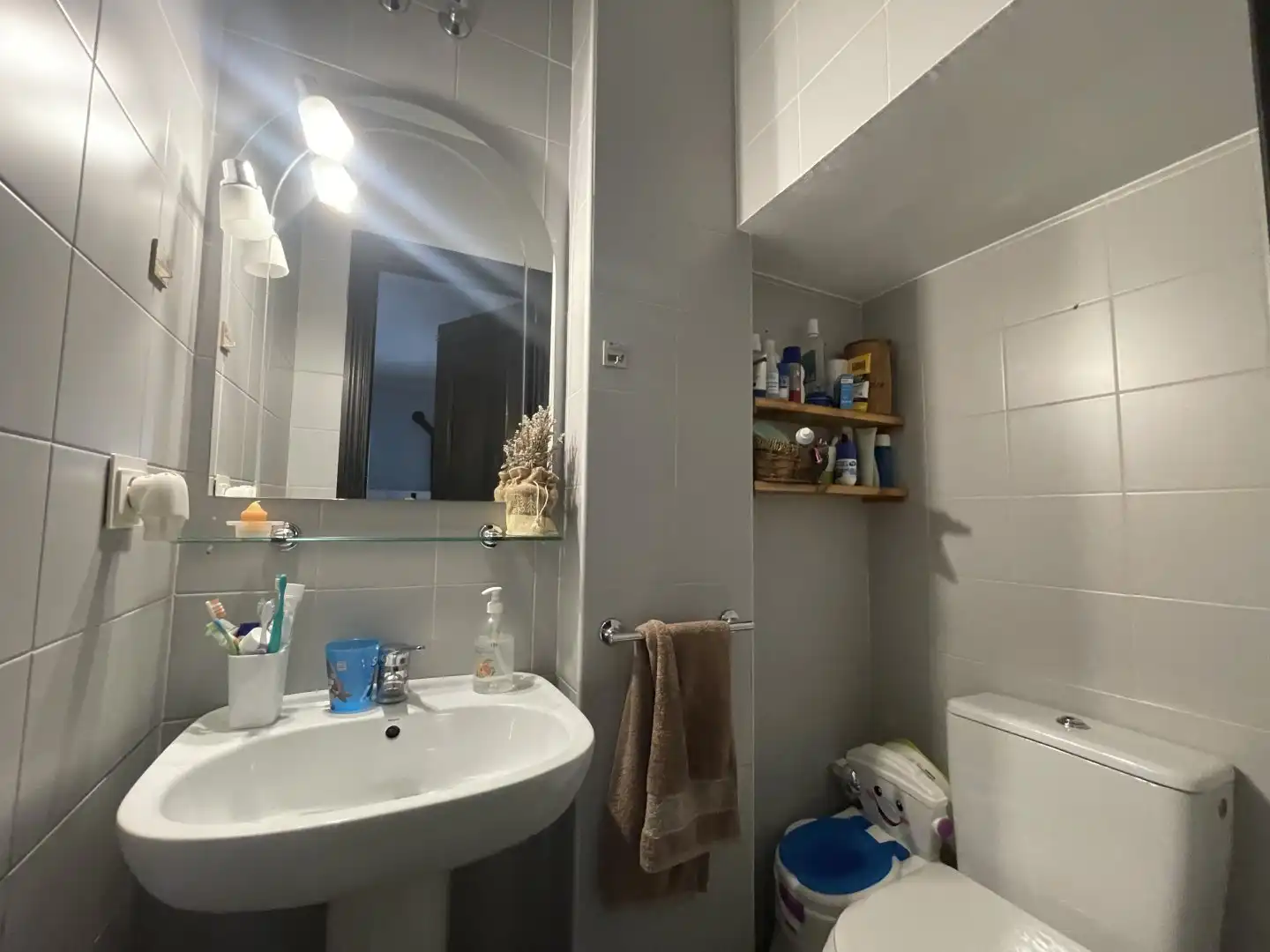 Badezimmer von Einfamilien-Reihenhaus zum Verkauf in Gines mit Klimaanlage, Heizung und Abstellraum