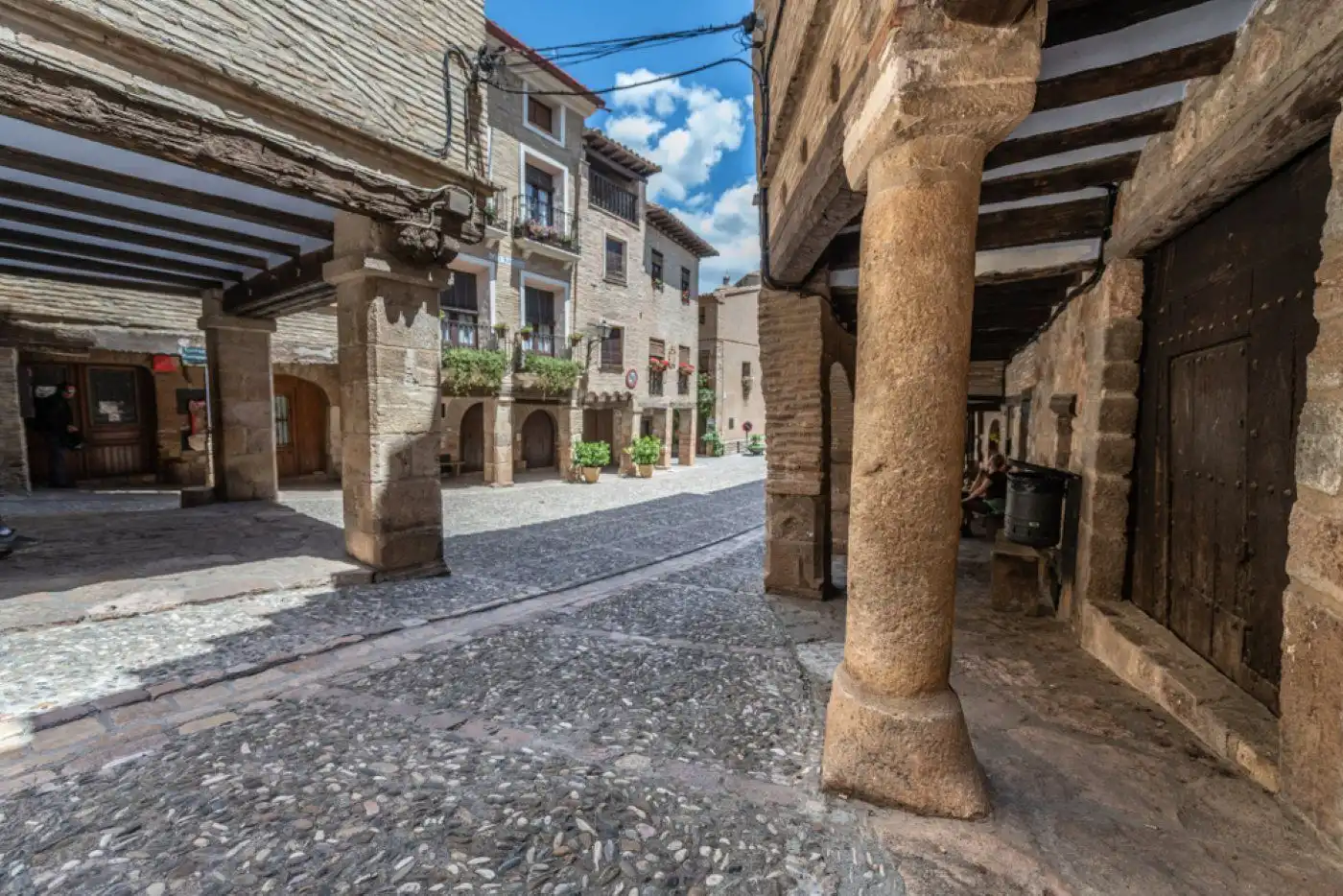 Vista exterior de Casa o xalet en venda en Alquézar amb Jardí privat